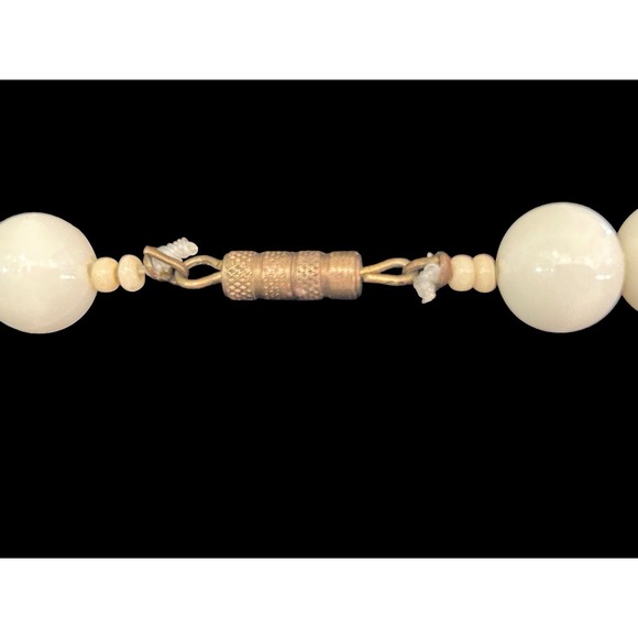 Vintage Lucite Necklace From The 50's to 60's Excellent‎ Condition Larger Beads - Picture 3 of 4